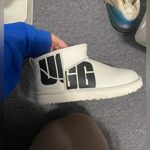 🤍🖤 White Leather Mini UGGS - ALL OFFERS CONSIDERED + WELCOMED